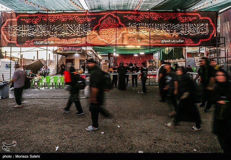 عکس/ پیاده روی زائران اربعین حسینی در مسیر نجف به کربلا