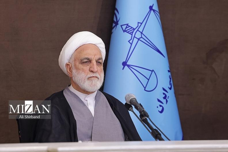 قاضی القضات: باید نسبت به مسئولان و مقامات صیانت بیشتری داشت تا مبادا بلغزند و خطا کنند