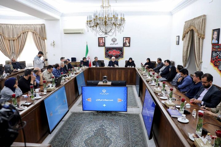 عارف: شرایط اگر مناسب باشد می‌توان باعزت مذاکرات مستقیم انجام شود
