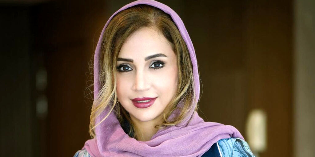 چهره ها/ استایل شیک بازیگر سریال آنام در خیابان‌های دبی