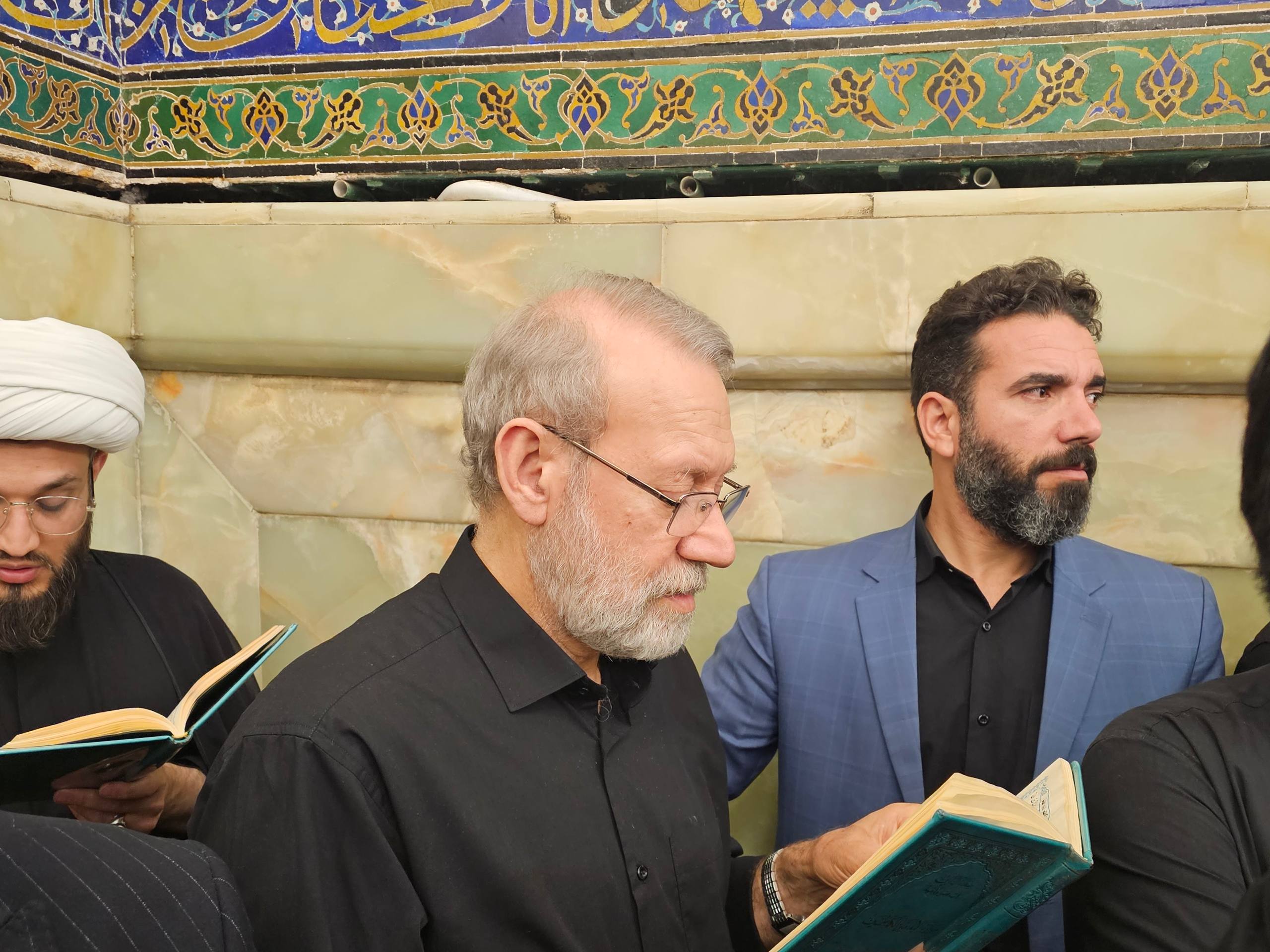 عکس/ زیارت علی لاریجانی در حرم امام موسی بن جعفر(ع) و امام جواد(ع) 