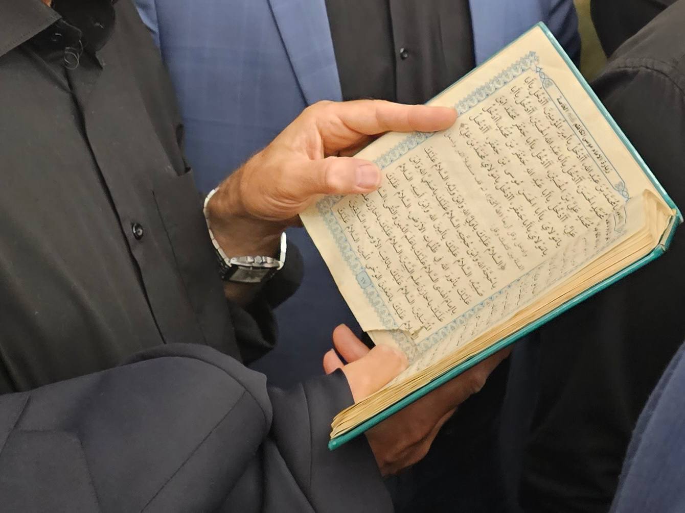 عکس/ زیارت علی لاریجانی در حرم امام موسی بن جعفر(ع) و امام جواد(ع) 