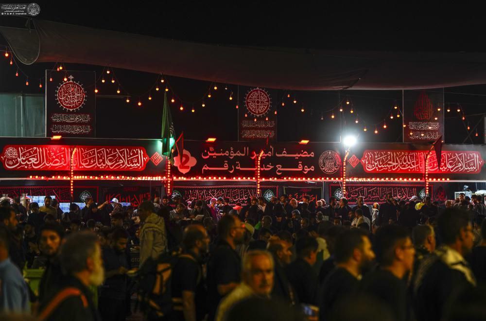 عکس/ توزیع روزانه بیش از ۳۵۰ هزار وعده غذا بین زوار اربعینی توسط آستان مقدس علوی