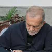 عکس/  ادای احترام رئیس جمهور پزشکیان به یادمان شهدای دانشمند دانشگاه شهید بهشتی  
