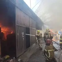 سه سوله مبل‌سازی در اسلامشهر طعمه حریق شد