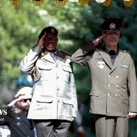 عکس/ دیدار فرمانده نیرو‌ی دفاع ملی آفریقای جنوبی با فرمانده کل ارتش