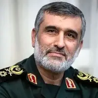 واکنش زائران حسینی در راهپیمایی اربعین به عکس شهید حاجی زاده