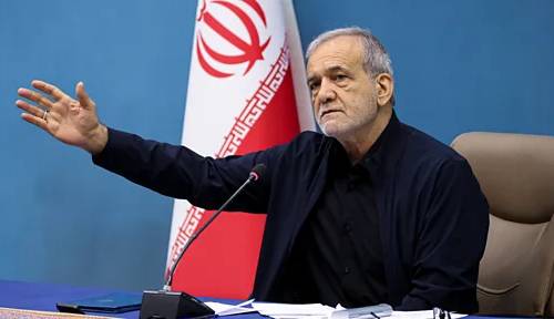 انتقاد کیهان از رئیس جمهور: پشت همان میز مذاکره میکنید که بمباران شده است؟!