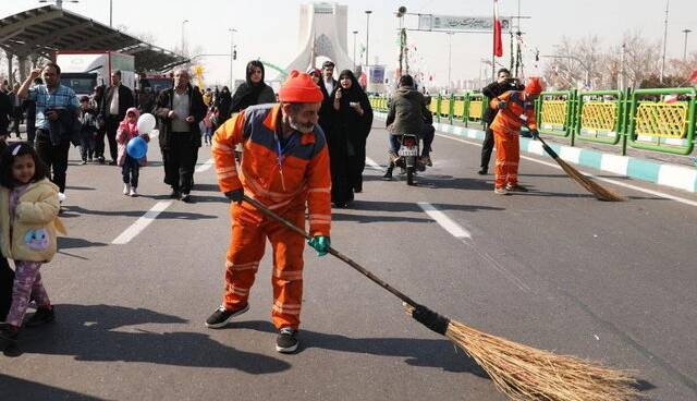 جذب پاکبانان ایرانی در تهران با افزایش حقوق پس از خروج اتباع