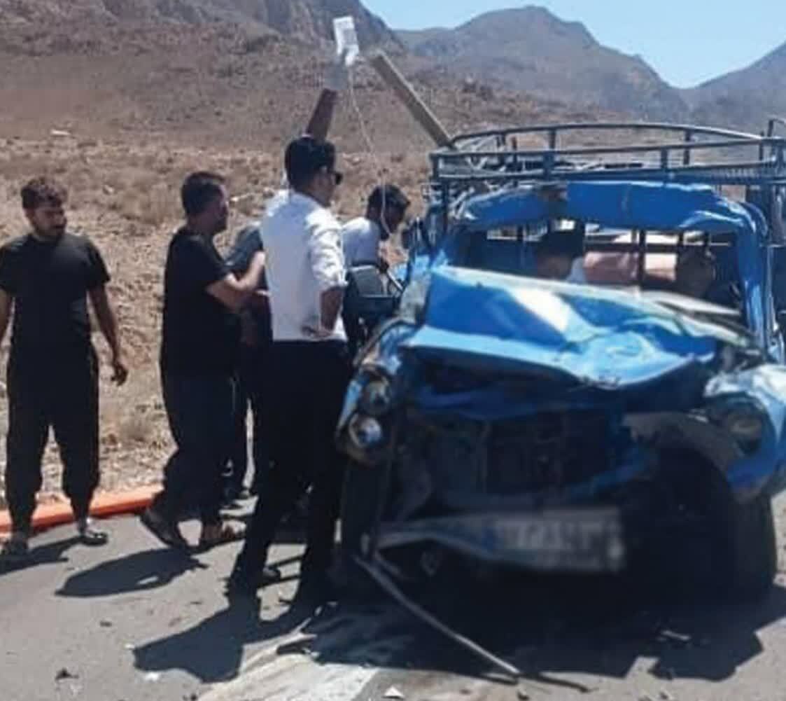 تصادف نیسان با تریلر در جاده نیریز به سیرجان