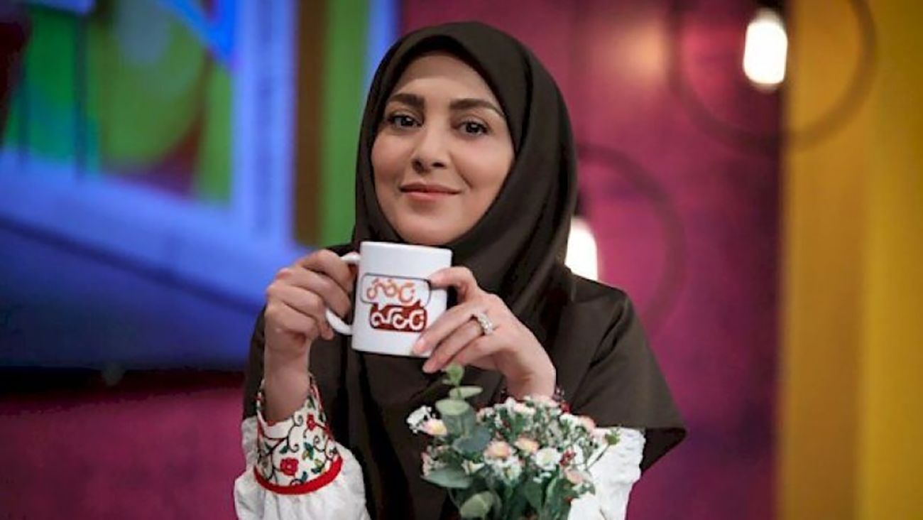 چهره ها/ عکس دسته جمعی ژیلا صادقی و جمعی از بلاگرهای اینستاگرامی در بین‌الحرمین!