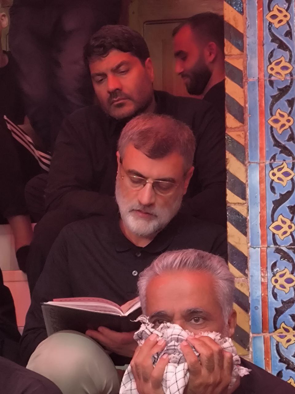 عکس/ قاضی زاده هاشمی در حرم امام حسین(ع)