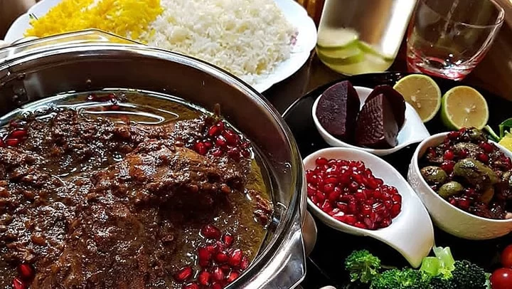 فسنجون یکی از دلبرترین غذاهاست