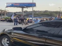 حضور مردم لبنان در مسیرهای منتهی به فرودگاه بیروت برای استقبال از لاریجانی