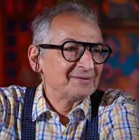 زیباکلام: دولت اگر سرمایه اجتماعی نداشته باشد ناچار است "کاسه چه کنم" دستش بگیرد