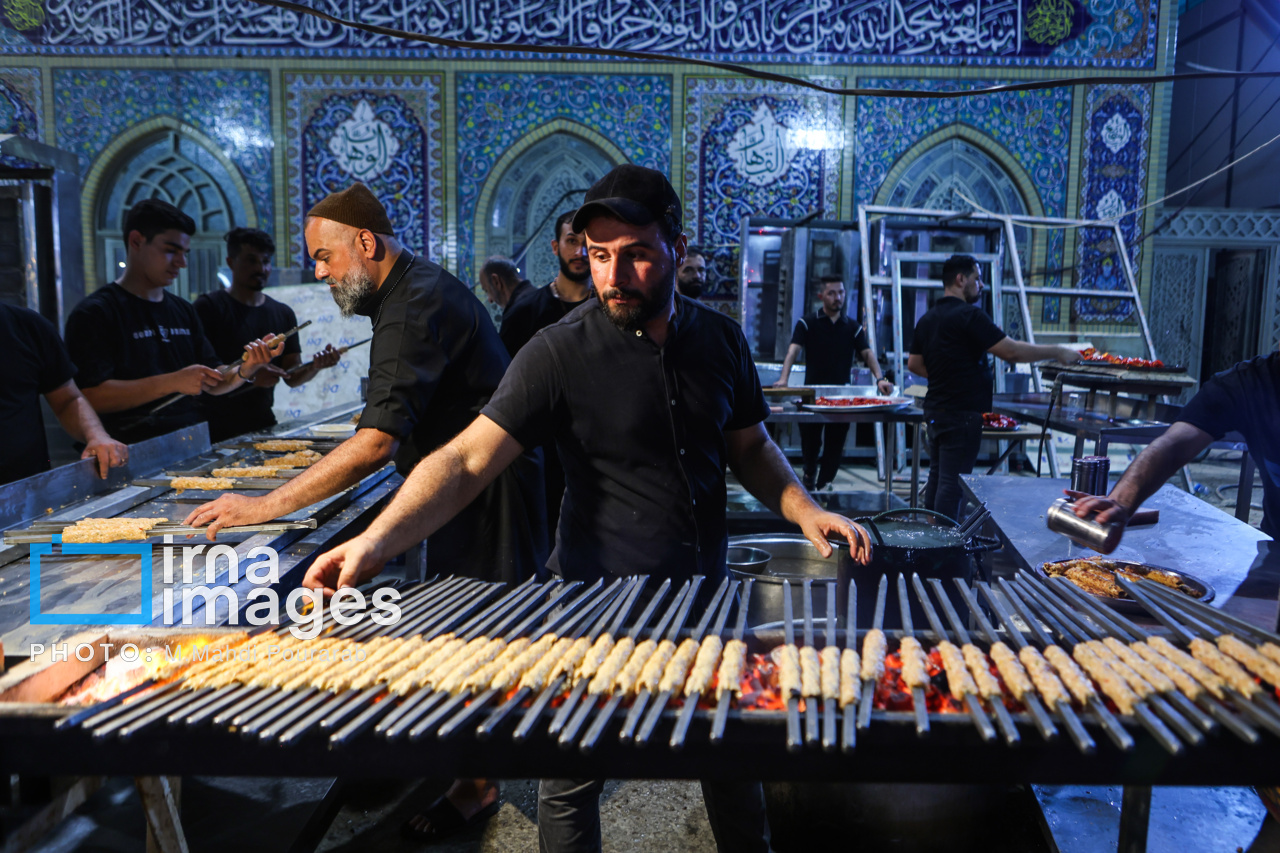 عکس/ زائران اربعین در مسیر نجف به کربلا