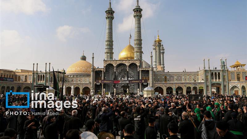 قم در سوگ اربعین شهدای کربلا؛ از حرم معصومه(س) تا جمکران در سایه پرچمهای سیاه
