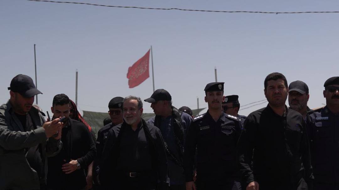 عکس/ بازدید عراقچی از موکب دانشجویی