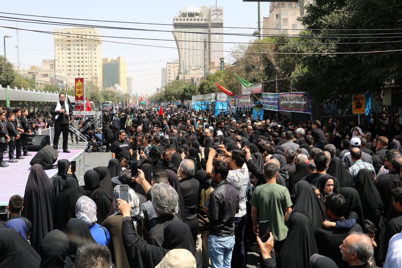 عکس/ مراسم پیاده روی جاماندگان اربعین در مشهد 