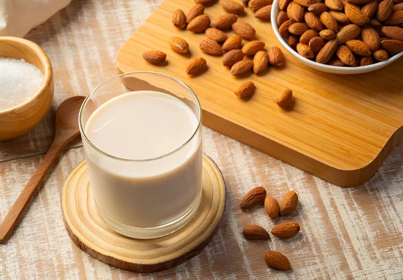 شیر بادام؛ یک وعده مقوی برای صبحانه