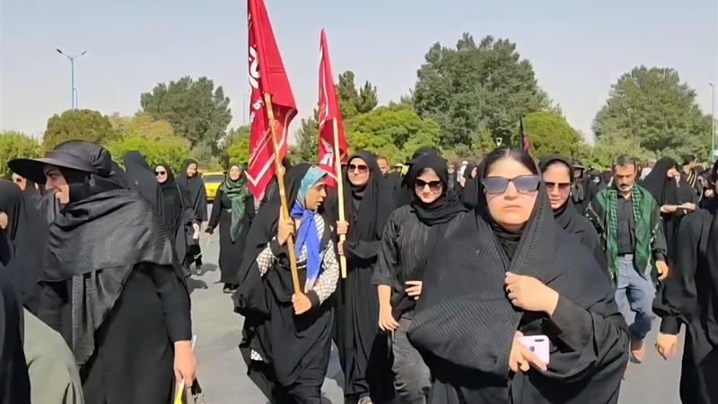 جاماندگان اربعین یزد، داستان عاشقی را با گام‌هایشان نوشتند