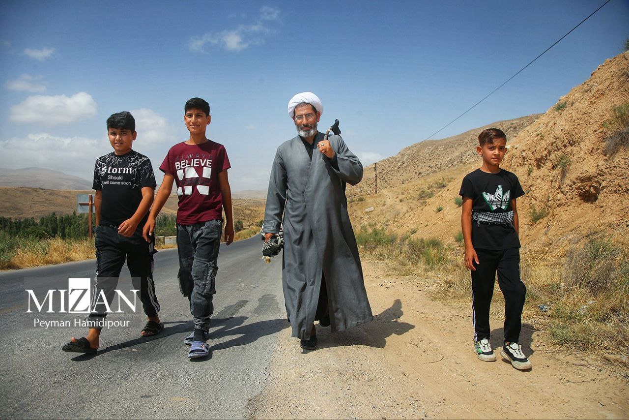 عاشقان حسینی در روز اربعین رهسپار حرم رضوی شدند