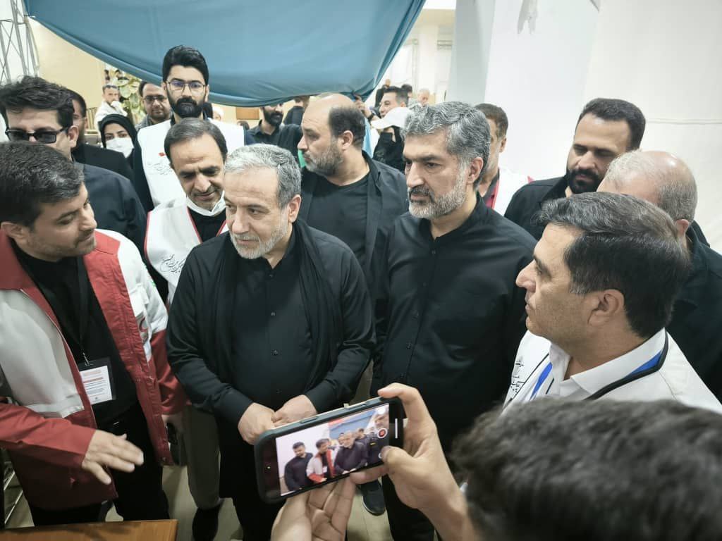 بازدید عراقچی از روند ارائه خدمات به زائران ایرانی در نجف 