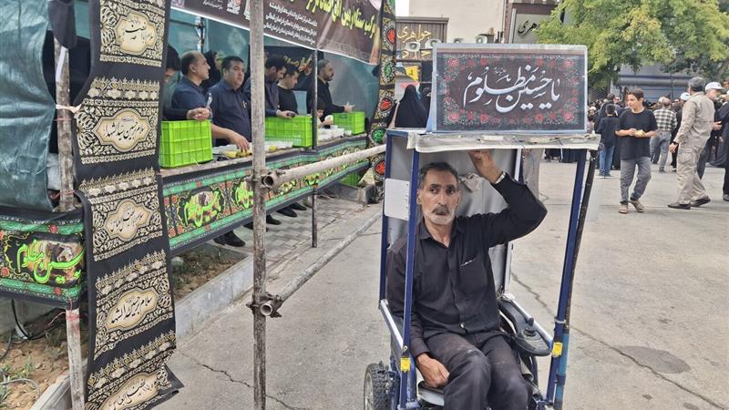 «رضا» روی ویلچر؛ حرکت در مسیری حسینی