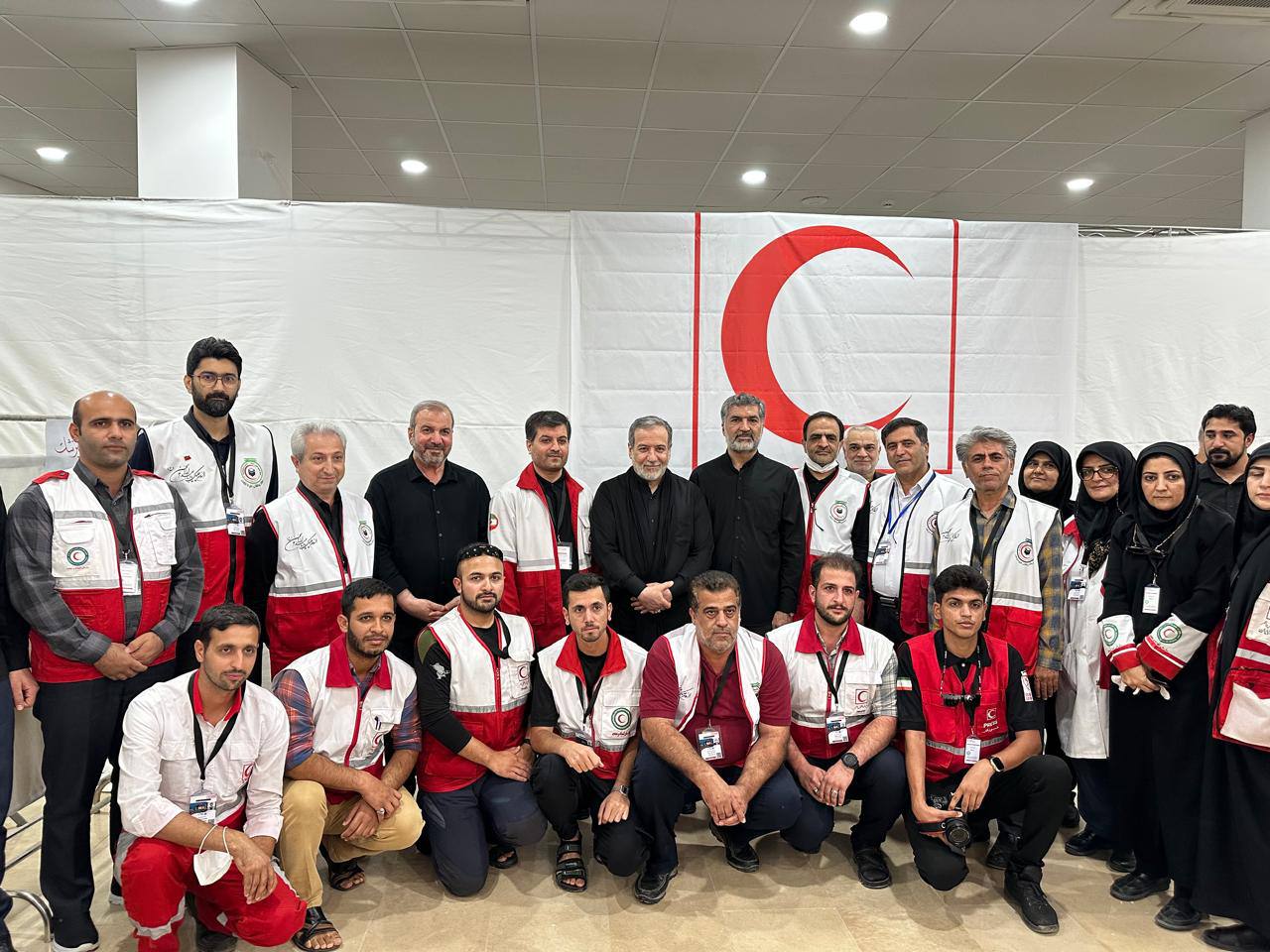 عکس/ بازدید عراقچی از میز خدمت سرکنسولگری ایران در نجف