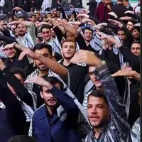 همراهی دانشجویان حاضر در مراسم امروز حسینیه امام خمینی(ره) با پویش این روزهای زوار اربعین