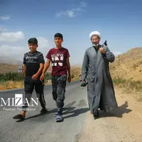 عاشقان حسینی در روز اربعین رهسپار حرم رضوی شدند