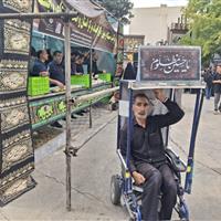 «رضا» روی ویلچر؛ حرکت در مسیری حسینی
