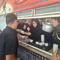 پذیرایی سخنگوی دولت از زائران اربعین در مرز مهران