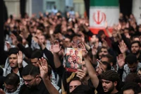یاد فرماندهان و دانشمندان شهید جنگ ۱۲ روزه در مراسم عزاداری حسینیه امام خمینی(ره)