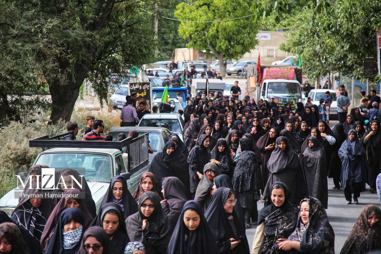عاشقان حسینی در روز اربعین رهسپار حرم رضوی شدند