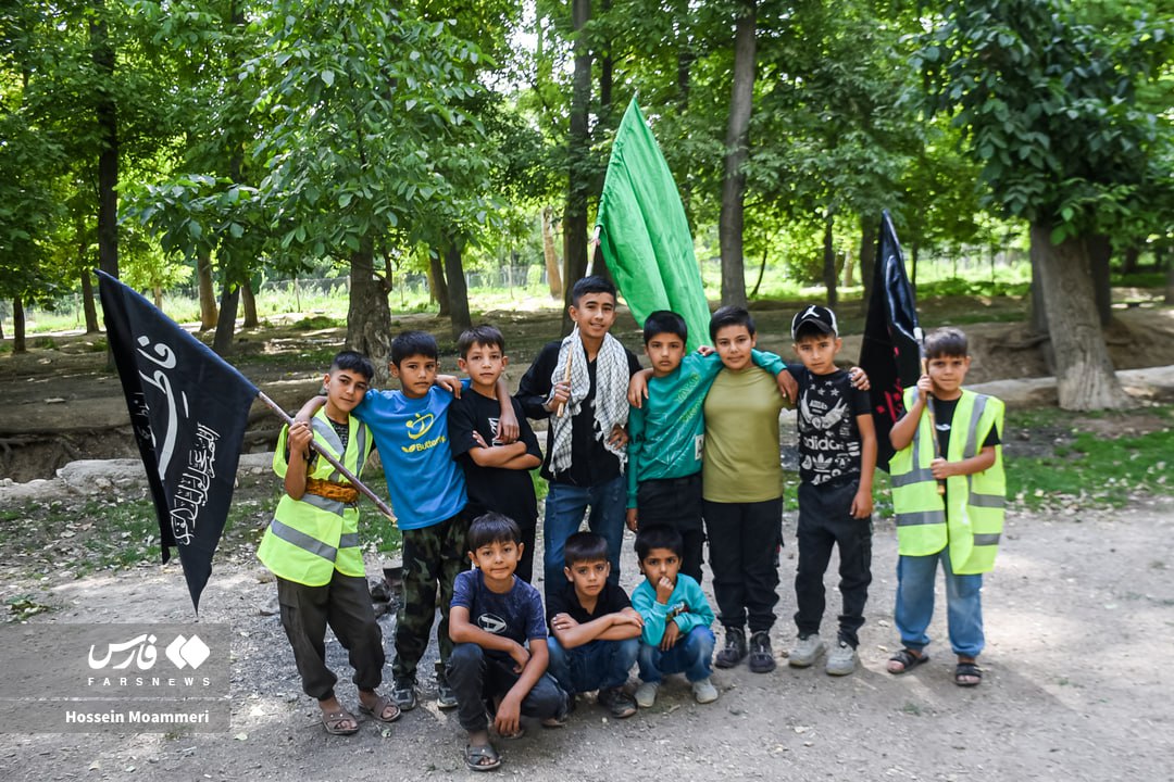 حرکتِ کاروانِ زائرانِ پیاده به سمت حرم رضوی