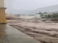 «سیل» دست‌کم ۵۰ پاکستانی را به کام مرگ کشید