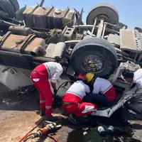  ۱ فوتی و ۳ مصدوم در اثر واژگونی ۲ دستگاه تریلر در محور فهرج _ زاهدان