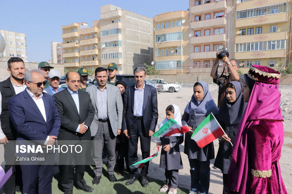 آئین کلنگ‌زنی همزمان 5 مدرسه در تبریز