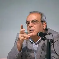 اعتراض شدید عباس عبدی از تاخیر در اصلاح قیمت بنزین