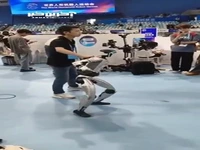 حرکات موزون ربات‌ها در نمایشگاه جهانی ربات پکن