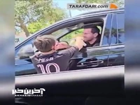امضا دادن لیونل مسی به کودک هوادار در خیابان