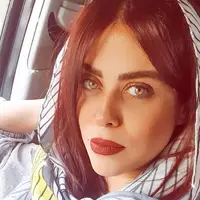 چهره ها/ استایل ساده و تابستانه الهام اخوان در یک عکس هنری