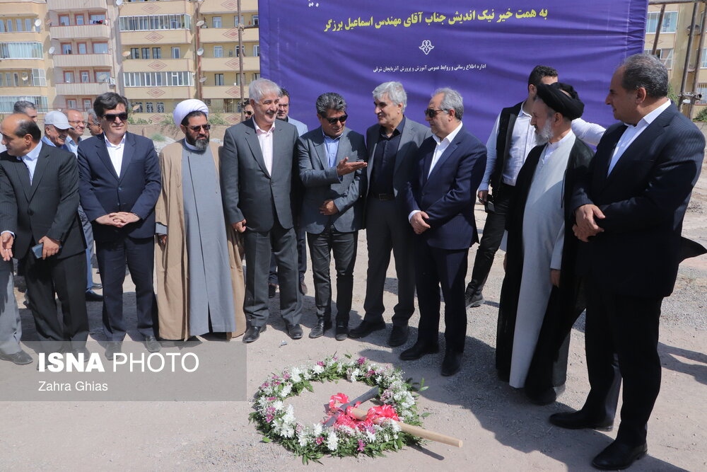 آئین کلنگ‌زنی همزمان 5 مدرسه در تبریز