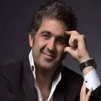 چهره ها/ عکس یادگاری دو بازیگر مشهور تلویزیون با بدل یک خواننده
