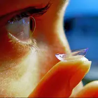 استفاده از لنزهای تماسی و خطر عفونت های چشمی