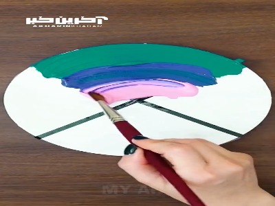 نمای پروانه ای تنها روی ماه