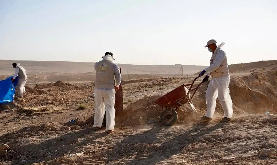 عکس/ بزرگترین گور جمعی تاریخ بشر در موصل