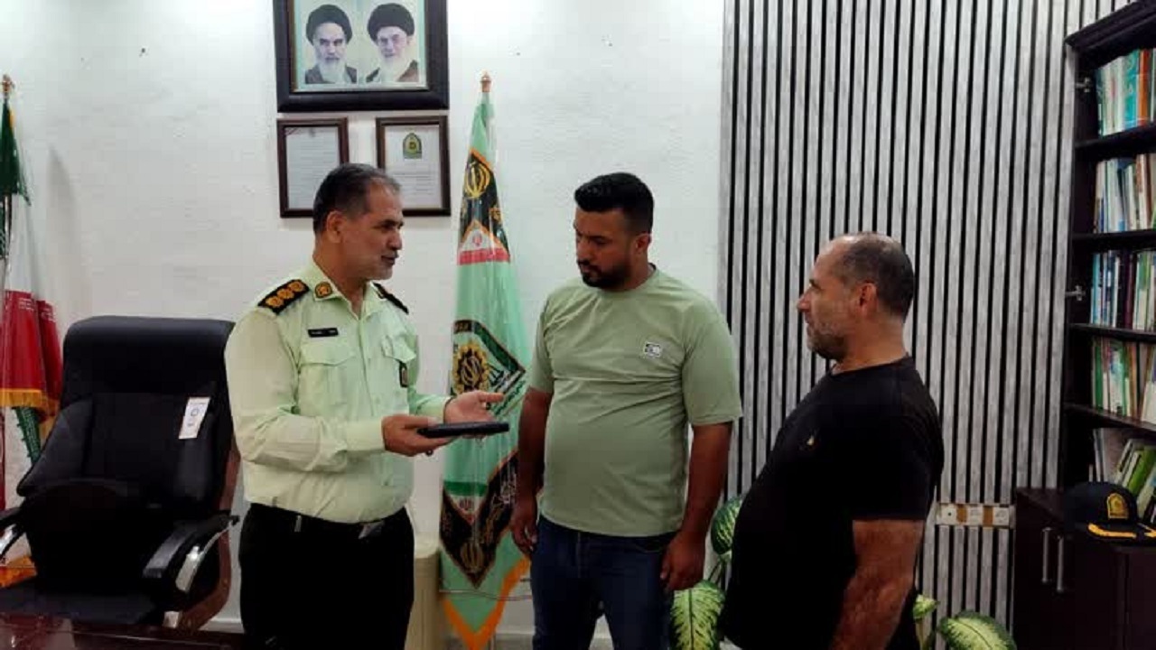 بازگشت کیف حاوی دلار و طلا به گردشگر عراقی در فریدونکنار