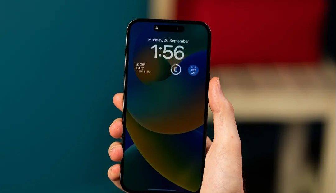 حالت «نمایشگر همیشهروشن» آیفون با iOS 26 اصلاح میشود